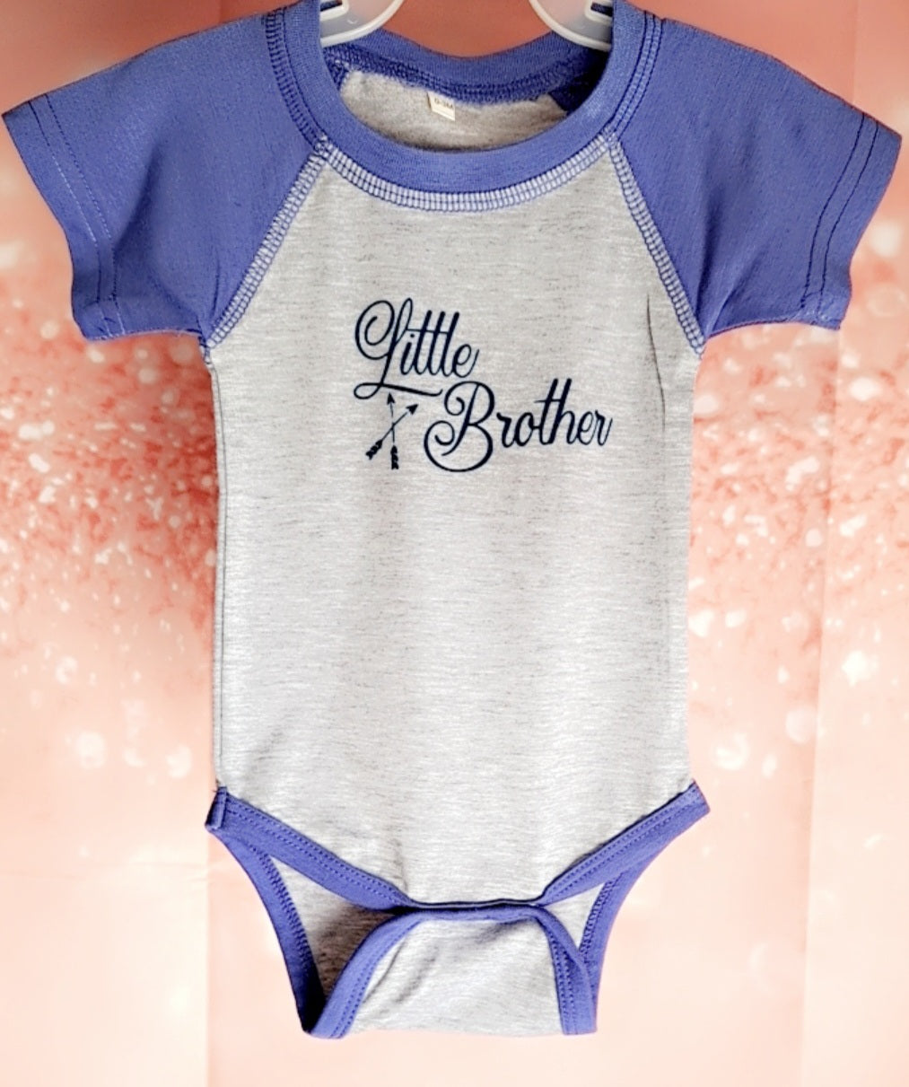 Mono de hermano pequeño