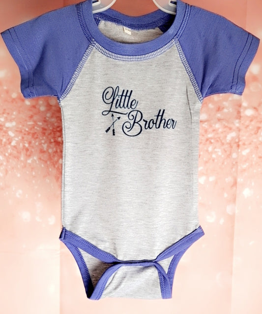 Mono de hermano pequeño