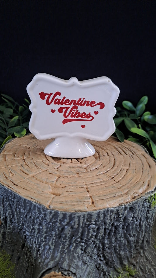 Valentine vibes ceramic & vinyl decor